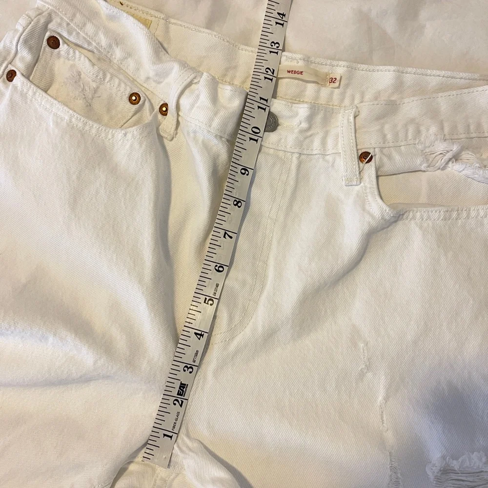 Levi's 501 Wedgie Straight Distressed White Jeans Sz 32 - Picture 12 of 14